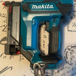 Makita Pin Nailer - Model XTP02Z (Tool only)